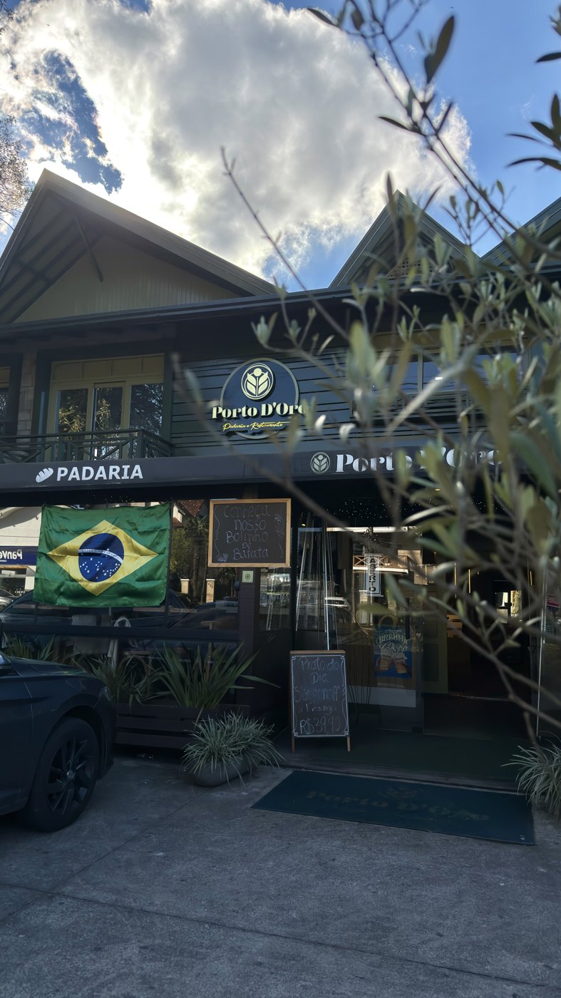 Fachada da Porto D'Oro na Avenida das Hortênsias, 877, em Gramado