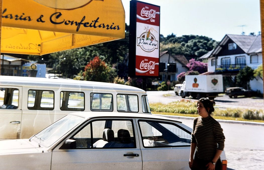 Kombi de entregas da padaria pela cidade